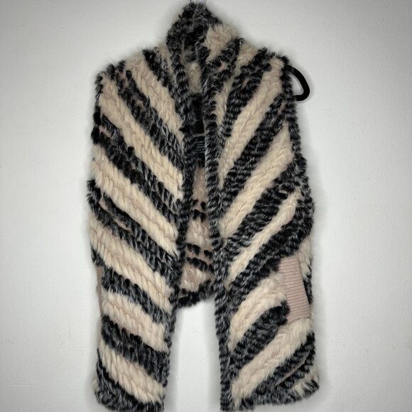 Marc by Marc Jacobs Cream Black Striped Knitted Soft Rabbit Fur Pocket Vest OS - Picture 4 of 16